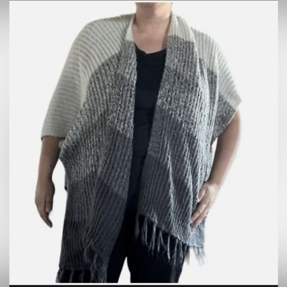 American Eagle Soft Shawl Poncho Wrap Black Gray White Fringe One Size